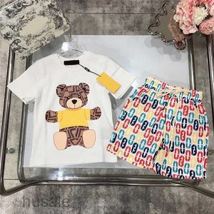 Designer di lusso di marca Set di abbigliamento per bambini per bambini Abiti classici di marca Abiti per bambini Estate Manica corta Lettera Pantaloncini con lettere Set di camicie di moda Stili multipli