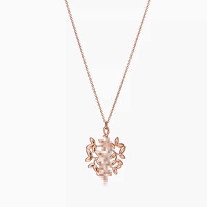 Designer Fashionabla Tiffay och Co S925 Sterling Silver Letter Leaf Heart Small Gold Plated Necklace Tie Home Populära smycken