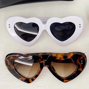 Sunglasses 2024 Fashion Girls Pink Heart Retro Brand Designer Black Red Female Gradient UV400