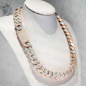 Zaskoczony dwupiętrowy Naszyjnik VVS Sterling Sier i Rose Gold Splated Big Big Big 18 mm Cuban Link Łańcuch Moissanite