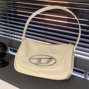 Tani hurtowa ograniczona prośba 50% torebka rabatowa Ta popularna mała torba dla kobiet Nowa letnia moda wszechstronna crossbody jedno ramię