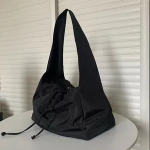 Torby na ramię w torbie crossbody 2024 Black nylon tkanina Tunikowa swoboda super fajna duża damska pojemność wszechstronna netto czerwona pachna