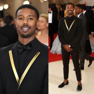 Takım Siyah Erkekler Tören Prom Partisi İnce Fit Damat Tuxedo Altın Yakel 2 Parça En İyi Adam Blazer Son Ceket Pantolon Tasarım Kostüm