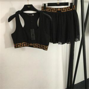 Модный бренд для женщин летом на улице носить жилет с эластичной резинкой на талии, плиссированная полуюбка, комплект из двух предметов