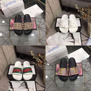 Designer Bloom Chinelos Floral Slides Em Relevo Chinelo De Borracha Homens Mulheres Flats Sandália Verão Praia Sapatos Casuais Sliders