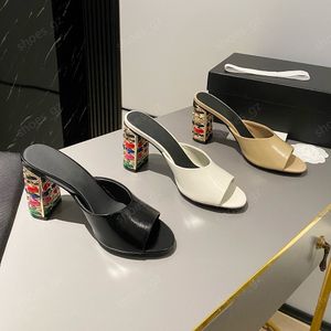 Pantofole con tacco medio colorate in pelle slip-on di alta qualità Sandali diapositive Ciabatte robuste Pantofole peep scarpe open-toe Designer di lusso da donna scarpe da donna 8,5 cm