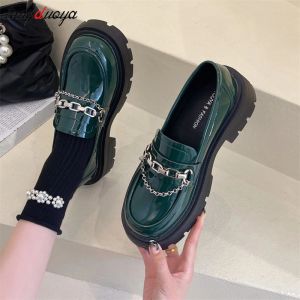 Stövlar chunky loafers kvinnor patent läder plattform skor rund tå metall kedja slip på damskor handgjorda kawaii skor kvinna grön