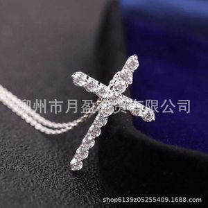 Designer Tiffay och Co Cross Necklace Womens Sterling Silver 925 Light Luxury Set With Diamonds Advanced Mångsidig Simple Full Diamond New CollarBone Chain