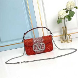 Bolsa pequena quadrada de cristal com letras decorativas de latão com fivela magnética 70% de desconto no atacado da loja