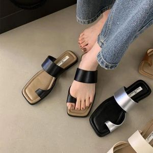 Hausschuhe Zehenring Damen Sommer Outdoor Wear 2024 Koreanischer Stil Retro Fee Lässige flache Strandsandalen