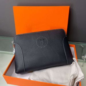 Lyxkombination Låsdesigner Small Square Bag Fashion Leather Alfabet Kopplingspåsar Armhålor Fast färg stor kapacitet plånbok kuvert