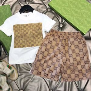 Verão crianças nova moda masculina e feminina bebês confortável algodão camiseta e shorts conjunto de duas peças para crianças mais velhas na moda