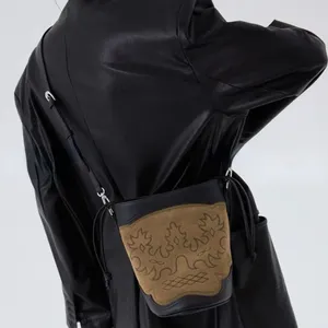 Bolsas de ombro Xiuya Vintage Mulheres Crossbody Bag Moda Bordado Marrom Gótico Bolsa American Street Biker Estilo Hip Hop Punk Bucket