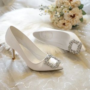 Portadores moda elegante apontou toe stiletto strass decoração de salto alto branco sapatos de noiva vestido sapatos de festa zapatos tacon