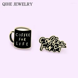 Broschen Kaffee Erste Emaille Pins Lustige Tasse Rucksäcke Kleidung Pin Nette Brief Abzeichen Schmuck Geschenk Für Freunde Großhandel