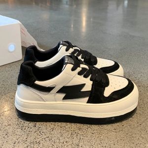 Boots Houzhou Black White Shoes on Platform Women Sneakers Вулканизация бега Kawaii 2022 Spring Tennis Sports Sports Skateboard