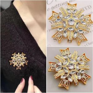 Brosches Classic Rhinestone Snowflake for Women Unisex Orange Flower Party Casual Brosch Pin Gifts