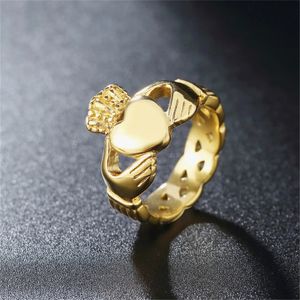 Claddagh Anello in acciaio inossidabile Stile tradizionale celtico irlandese Colore oro argento per donna e uomo Corona delle mani della regina 240313