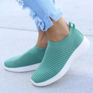 Stivali da donna scarpe da maglieria con maglieria Sneakers Women Spring Summer Slip su scarpe pianeggianti Donne Plus size piatti che camminano Krasovki Famela