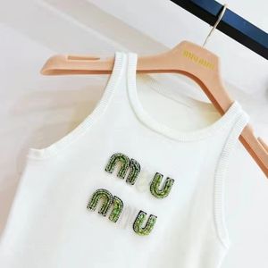 Miumu Top Womens 옷 T 셔츠 Miui 탑 디자이너 여성 섹시한 고삐 상단 파티 크롭 자수 탱크 탱크 Top Miumiuss Tshirt Spring Summer Backless Shirt 9302