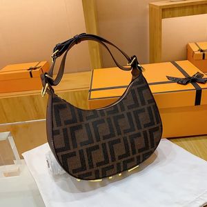 Tasarımcı Kadınlar Grafik Hobo Under Emferi Çanta İtalya Yarım Ay Cowhide Deri Crossbody Çantalar Lady Metal Omuz Çantası Lüks Tasarımcılar Çanta