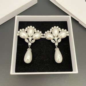 Nowy styl słynny projektant marki Pearl Crystal Flower Kolczyki Ucha Znakomity prezent Europe America Trend biżuterii