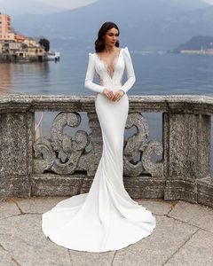 Abiti da sposa Boho con scollo a V profondo Pieghe in raso con applicazioni ritagliate Abiti da sposa a sirena Corte dei treni Spiaggia formale da sposa per donna