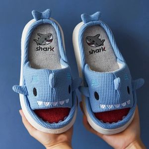 Buty Spring Cute Shark Eva Slipper for Women Designer Piękny rekin kreskówkowy sypialnia buty domowe zjeżdżalnie grube pary sandały męskie