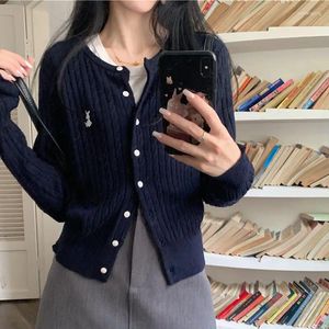 Kvinnors stickor Hikigawa Spring O Neck Long Sleeve Women Cardigan Solid Slim Sweet Sticked tröja broderi Chic Fashion Preppy Jumpers Top