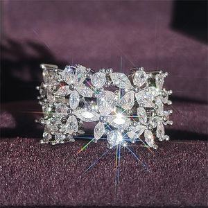 Scintillanti gioielli di lusso Micro Moissanite Anelli di diamanti per le donne CZ Zircone Fiore Fede nuziale Anello Anelli regalo