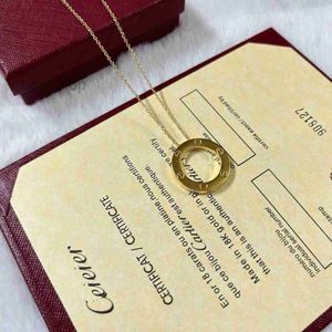 Halsband Sier Letter Leather Designer Jewelry Gold Clover Pendant Gift New Pearl Love Charm Halsband Designad