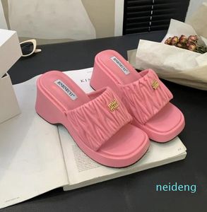 Sandaler Kvinnor blockerar klackens tofflor Pink Platform Casual High Heels Wedges Outdoor Summer Designer