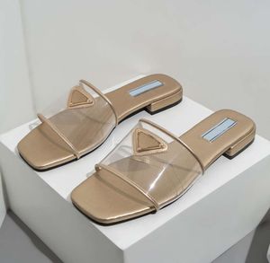 شريحة المثلث الصنادل المعدنية مصممة Slides Women Slippers رسالة مكتنزة الكعك السيدات شاطئ الصندل الحفل الزفاف