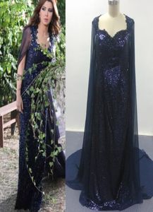 Nancy Ajram Marineblaue Promi-Kleider mit Chiffon-Umhang, Pailletten-Kleid, herzförmiger Ausschnitt, bodenlang mit transparentem Rücken, Vestido 9180925