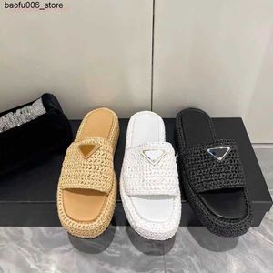 Slippers 2023 Summer Womens Platform منسوج رفرف مربع أخمص القدمين من الجلد الأزياء الخارجية المصنوعة يدويًا STR شريحة Q240318