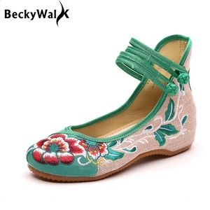Модная женская обувь с вышивкой, тканевая обувь в китайском стиле с высоким берцем, повседневная женская обувь на плоской подошве с цветочным принтом, большие размеры EU3543 WSH2288 240307