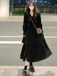 Party Dresses 2024 Autumn V-hals Sweet Tierred Long Sleeve Dress Women Black High midja japansk söt Harajuku Preppy Style