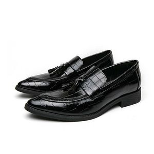 Tassels Classic Design Hbp icke-varumärken loafers klädskor svart färg formell bröllopspunkt tå läder män