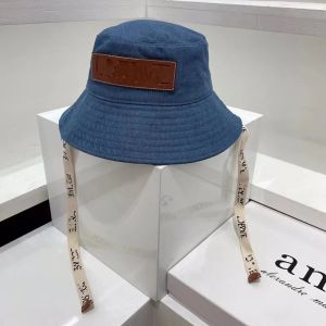 Yeni Desingers Buck Hats Luxurys Geniş Kötü Şapkalar Düz Renk Mektup Sunhats Moda Trend Seyahat Buckethats Mizaç