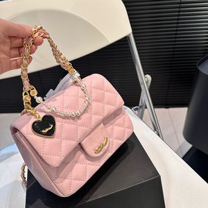 WOC İnci Tutma Lüks El Çantası Aşk Kolye Tasarımcısı Kadın Mini Omuz Çantası Deri Elmas Altın Donanım Metal Toka Matelasse Zincir Crossbody Sacoche 17cm