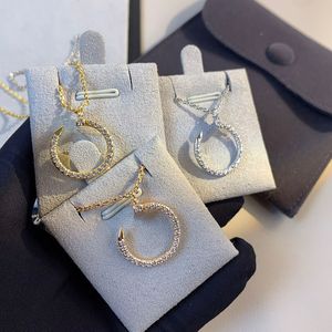 Rostfritt stål spikhänge halsband: tidlös unisex designer smycken