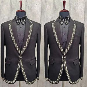 Anzüge Luxuriöse Herrenanzüge, maßgeschneiderter Einteiler-Blazer, ein Knopf, Perlen, Diamanten, Hochzeit, spitzes Revers, karierte Streifen, maßgefertigt, Übergröße