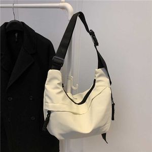 Nylon Dumpling Bag Kvinnors trendiga axel Crossbody Bag Lätt underarm Bag Mini Canvas Bag 240315