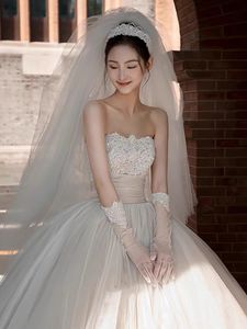 Elegante trägerlose Spitze-Ballkleid-Hochzeitskleider mit Schnürung und applizierten Brautkleidern in Übergröße, Sweep-Zug, Boho-Kleid