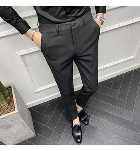 男性のスーツ高品質のスーツズボンスプリングビジネスファッションカジュアルな小さな足スリムな服のズボンサイズ