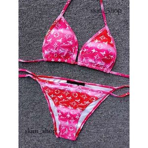 Mulheres quentes Biquíni Swimwear Venda Moda Em Estoque Maiô Bandagem Sexy Maiôs Sexy Pad Tow-piece 8 Estilos Tamanho S-XL 991 971