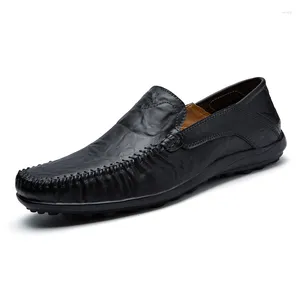 Sapatos de couro 302 Mocassins de homens e mocassins, mocassins casuais feitos à mão para dividir tamanho grande 38-47