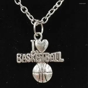 Pendanthalsband 10 PCS Sports Holiday Gifts Mixed Style I Love Basketball Volleyball Football Dingle Halsband Tröja Kedja Kvinnlig gåva