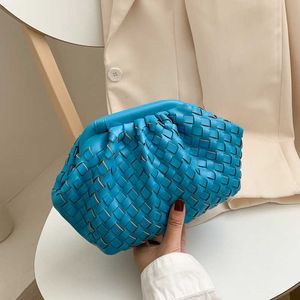 Shoulder Bags Autumn Women s Small Bag 2024 New Trendy and Fashionable Weaving Cloud Netting Red Crossbody 240318