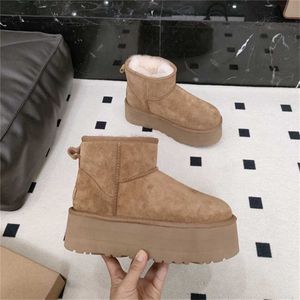 56% OFF Sapatos esportivos 2024 Sangpo Sola grossa outono/inverno Nova pele de couro integrada manga curta com veludo e sapatos quentes para mulheres algodão de neve